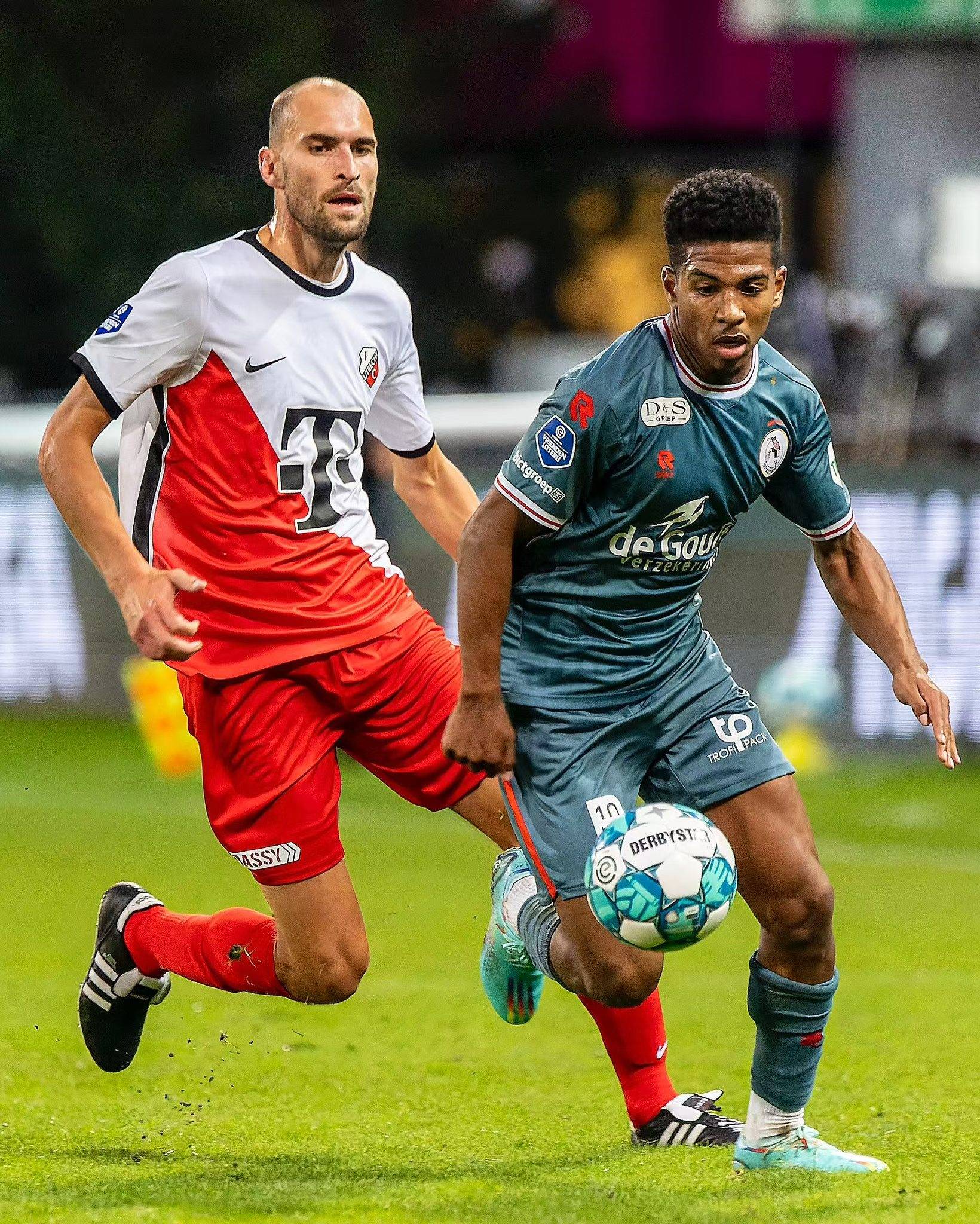 在首局比赛 在首局比赛